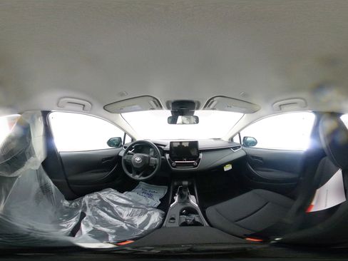 Used 2025 Toyota Corolla LE image 33