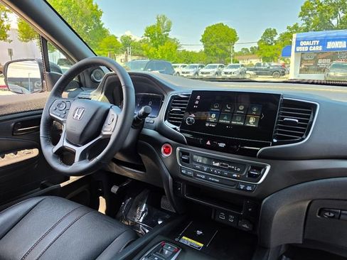 Used 2025 Honda Passport TrailSport image 13