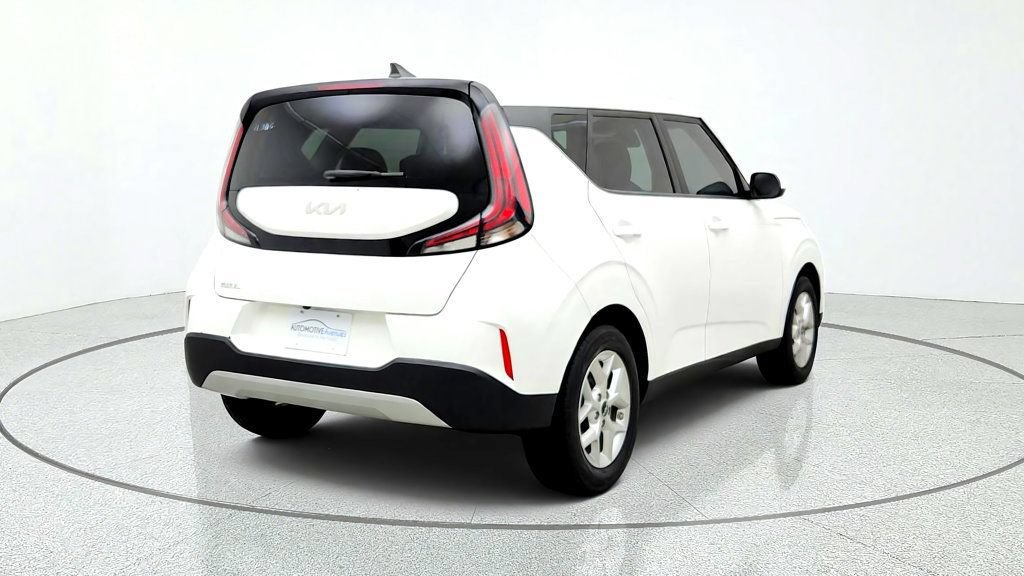 Used 2024 Kia Soul LX w/ Option Group 015 FWD image 5