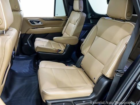 Used 2021 Chevrolet Tahoe Premier w/ Premium Package AWD/4WD image 16