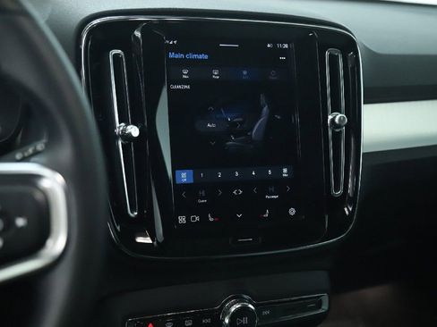 Used 2024 Volvo XC40 B5 Core image 27