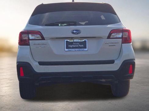 Used 2018 Subaru Outback 3.6R Touring AWD/4WD image 17