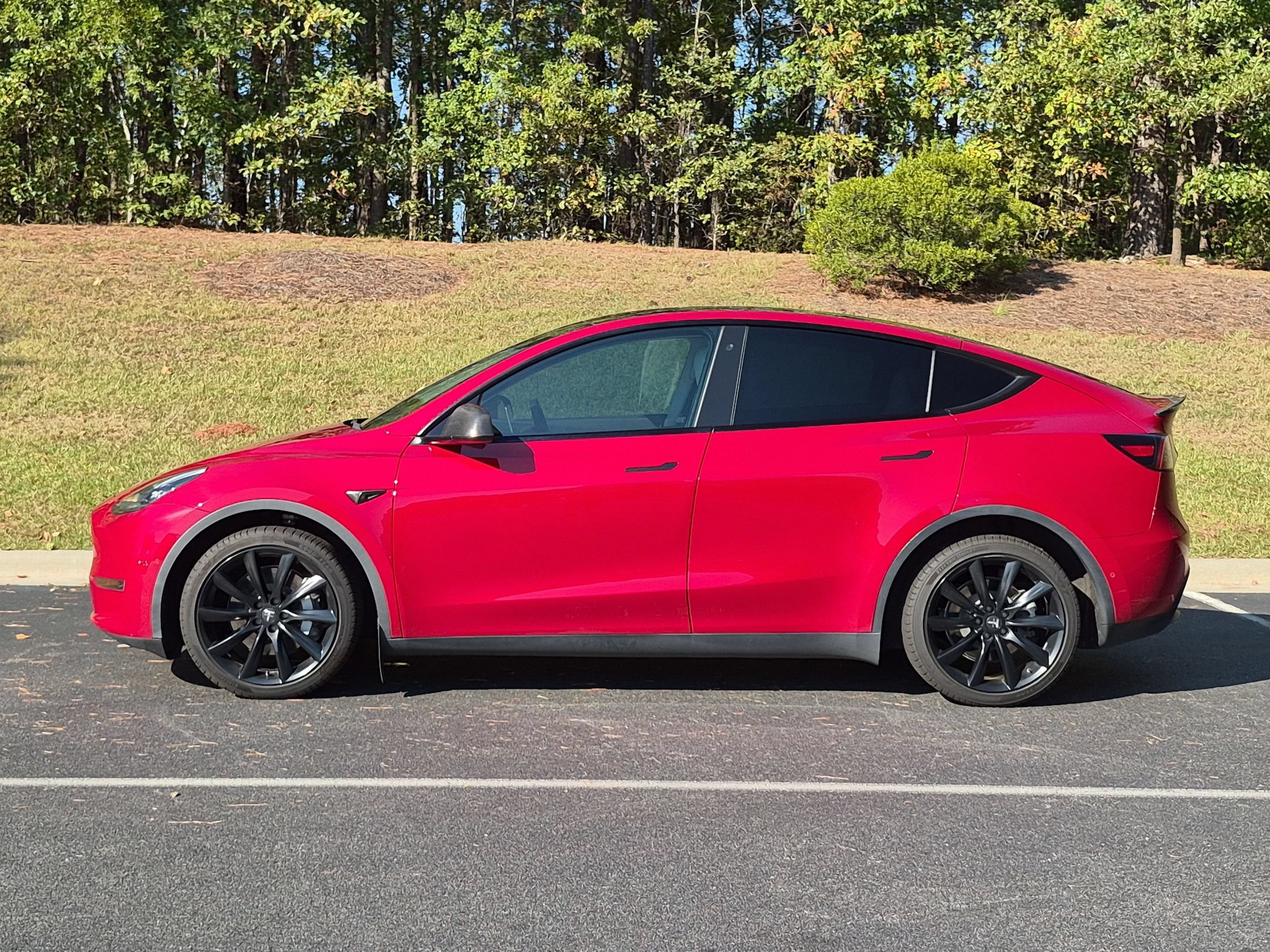 Used 2022 Tesla Model Y Long Range AWD/4WD image 2