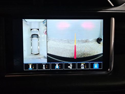 Used 2022 GMC Yukon XL Denali AWD/4WD image 17