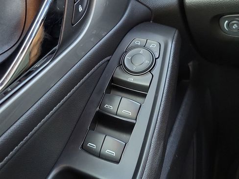 Used 2023 Chevrolet Traverse LT image 15