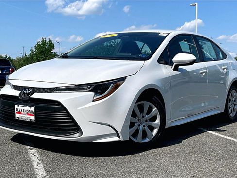 Used 2023 Toyota Corolla LE FWD image 1