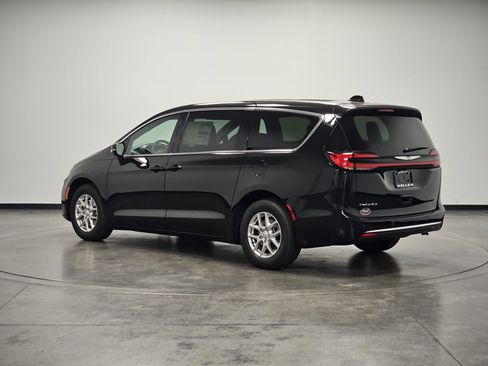 New 2026 Chrysler Pacifica Select image 6