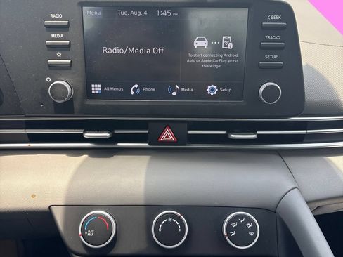 Certified 2025 Hyundai Elantra SE FWD image 13