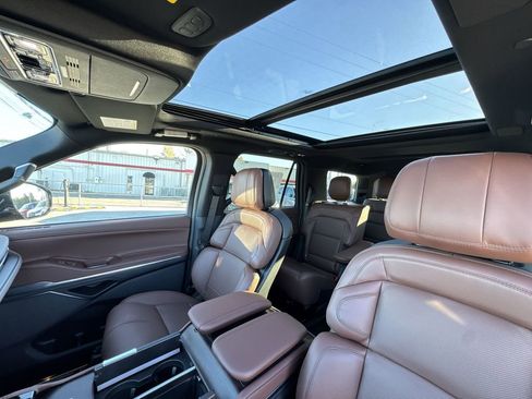 New 2025 Lincoln Navigator Reserve AWD/4WD image 22