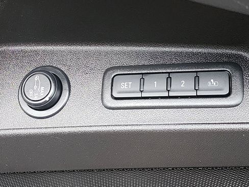 Used 2023 Chevrolet Equinox Premier AWD/4WD image 18