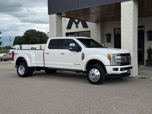 Used 2017 Ford F450 Platinum w/ Platinum Ultimate Package AWD/4WD image 1