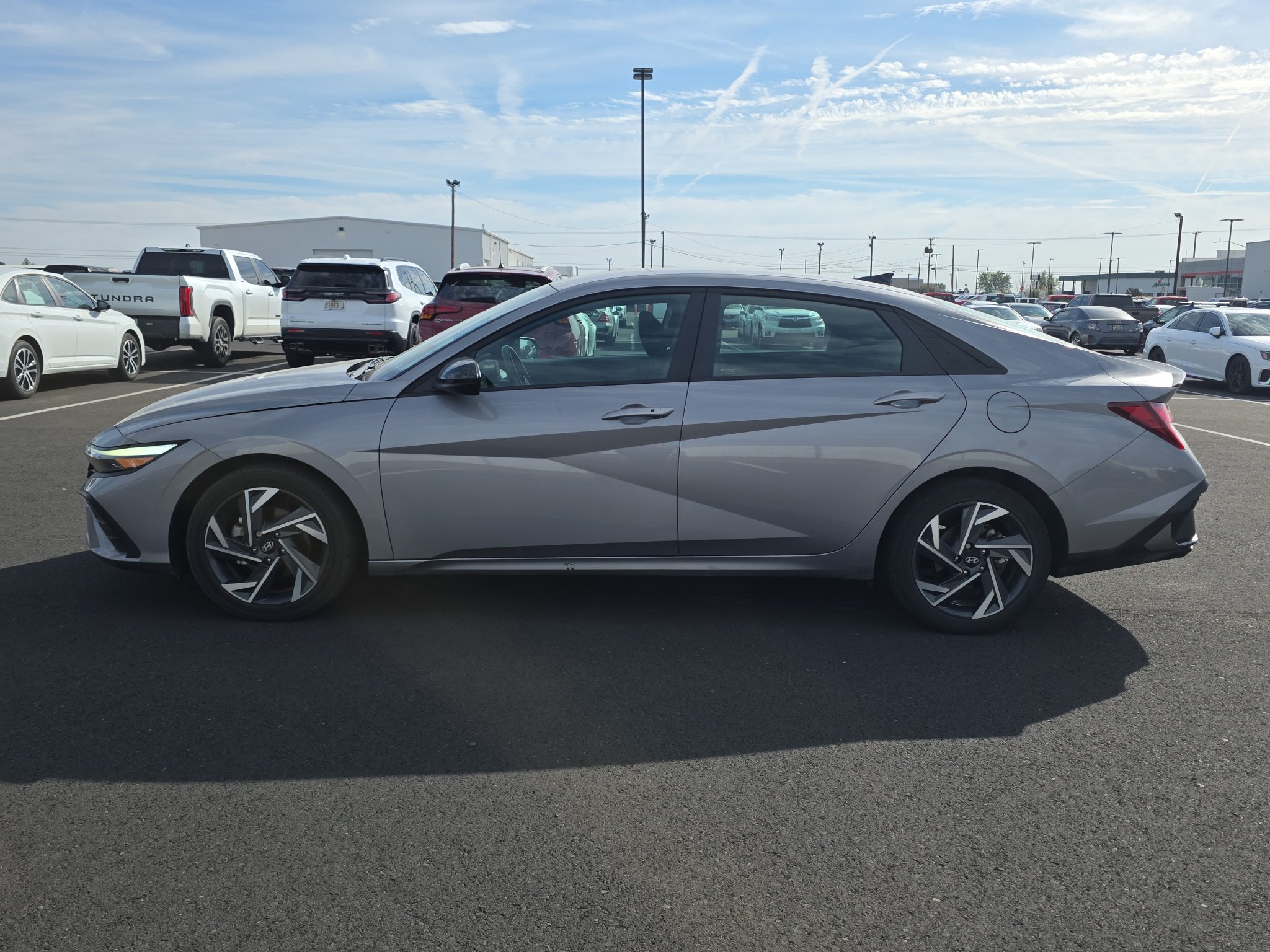 Used 2025 Hyundai Elantra Sport FWD image 4