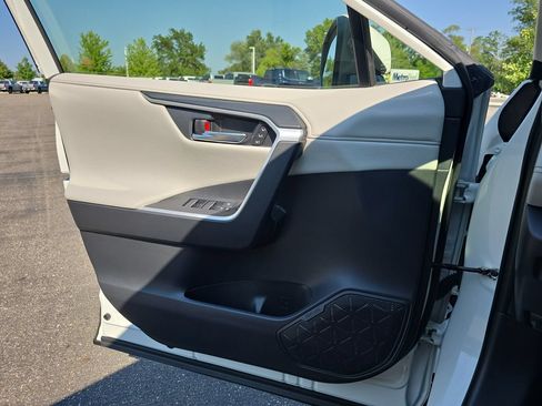 Used 2019 Toyota RAV4 Limited AWD/4WD image 29
