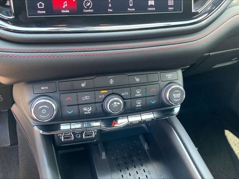 Used 2026 Dodge Durango GT w/ Blacktop Package AWD/4WD image 34