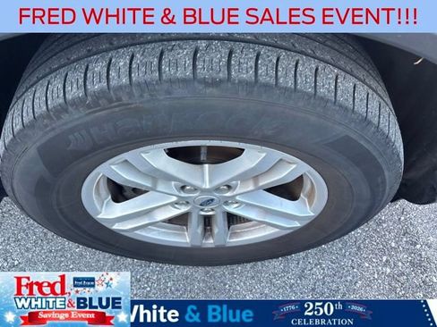 Used 2023 Ford Explorer XLT AWD/4WD image 2