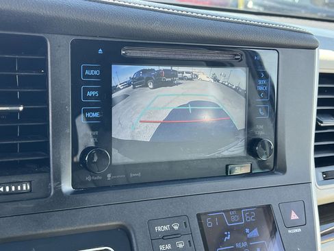 Used 2017 Toyota Sienna XLE w/ XLE Navigation Package FWD image 19