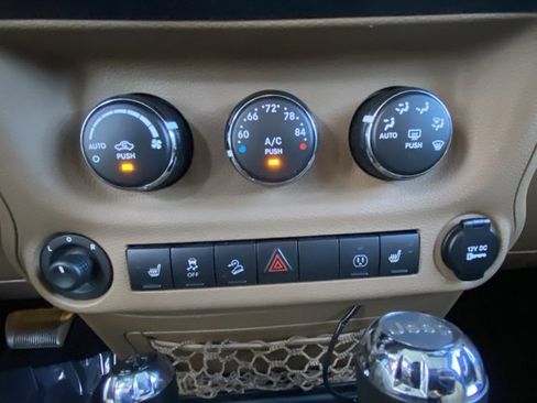 Used 2015 Jeep Wrangler Unlimited Sahara w/ Connectivity Group image 20