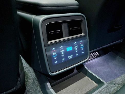 Used 2020 Porsche Taycan Turbo S image 30