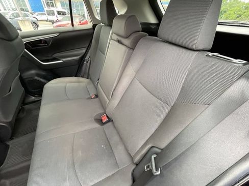 Used 2021 Toyota RAV4 LE FWD image 17