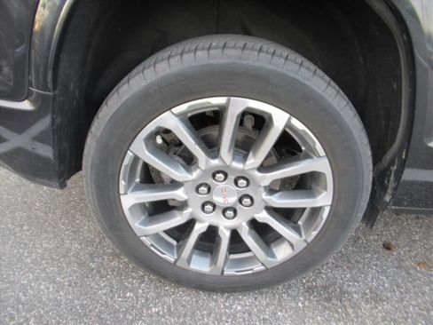 Certified 2023 GMC Acadia Denali w/ Denali Ultimate Package image 5