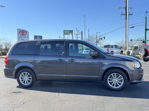 Used 2020 Dodge Grand Caravan SE image 13
