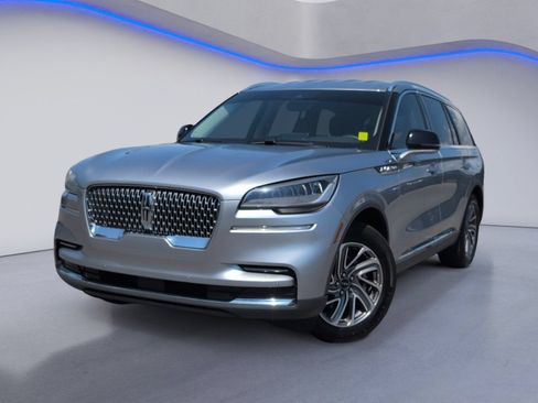 Used 2023 Lincoln Aviator 2WD image 2