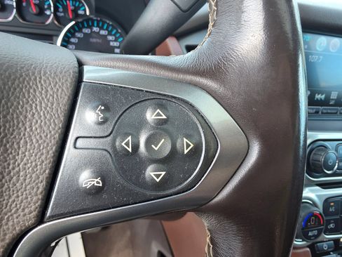 Used 2020 Chevrolet Suburban Premier AWD/4WD image 21