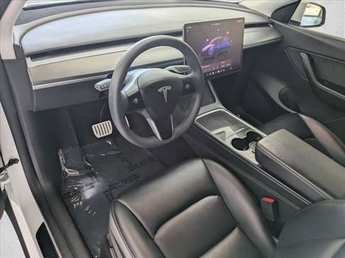Used 2022 Tesla Model Y Performance image 10
