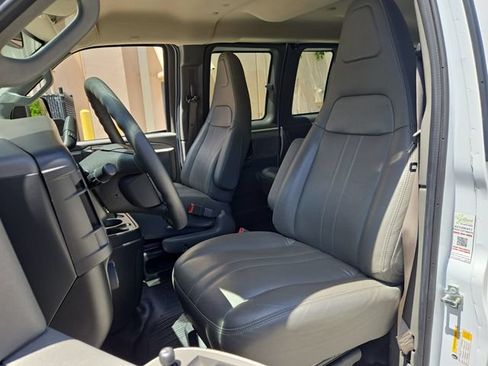 Used 2025 Chevrolet Express 3500 LS RWD image 9