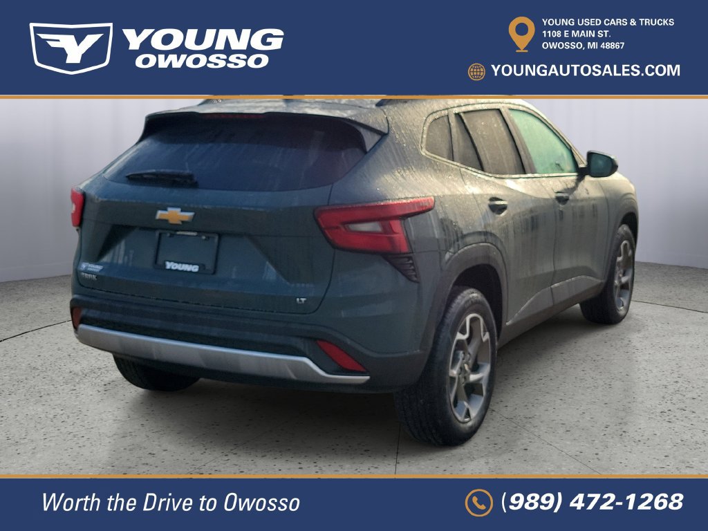 Used 2025 Chevrolet Trax LT w/ Driver Confidence Package FWD image 3