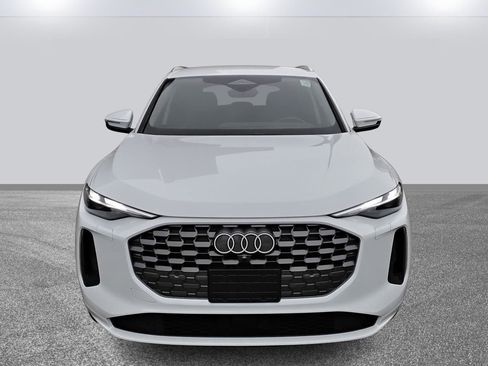 Certified 2025 Audi Q5 Premium w/ Convenience Package image 2