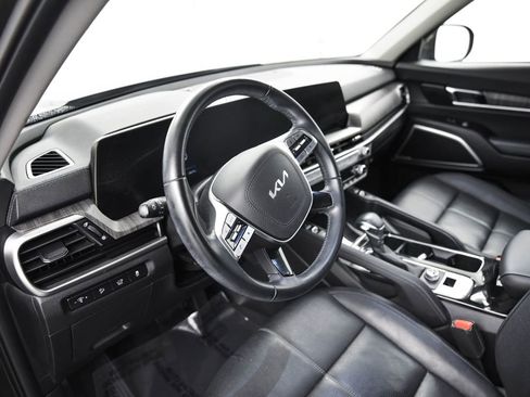 Used 2024 Kia Telluride EX image 17