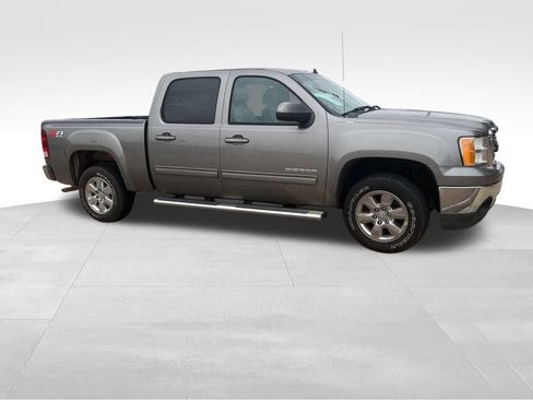 Used 2013 GMC Sierra 1500 SLT w/ Suspension Package, Off-Road image 11