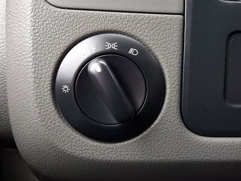 Used 2021 Nissan NV 2500 SV image 21