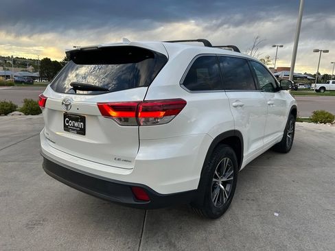 Used 2018 Toyota Highlander Plus AWD/4WD image 9