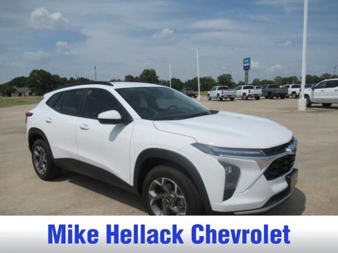 Used 2026 Chevrolet Trax LT w/ Driver Confidence Package FWD image 1