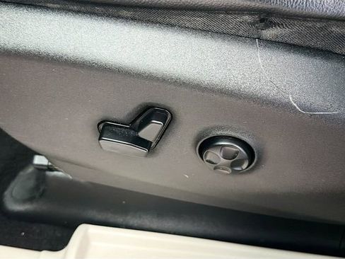 Used 2017 Chrysler Pacifica Touring-L Plus image 17