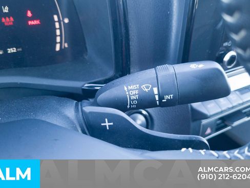 Used 2025 Toyota Camry SE image 31