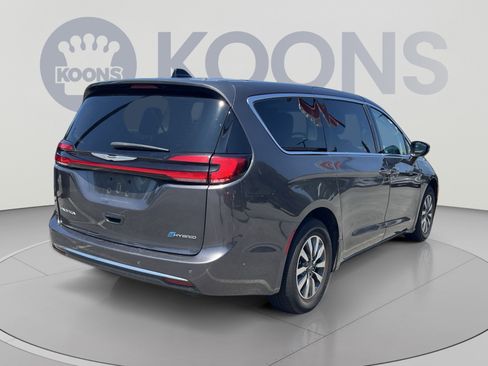 Used 2023 Chrysler Pacifica Touring-L FWD image 7
