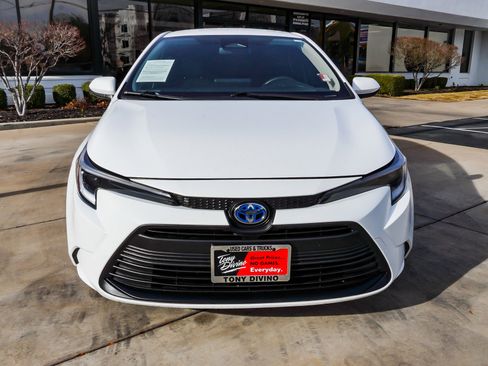 Used 2024 Toyota Corolla LE image 3