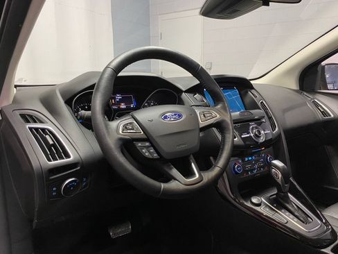 Used 2017 Ford Focus Titanium w/ Titanium Technology Package FWD image 17