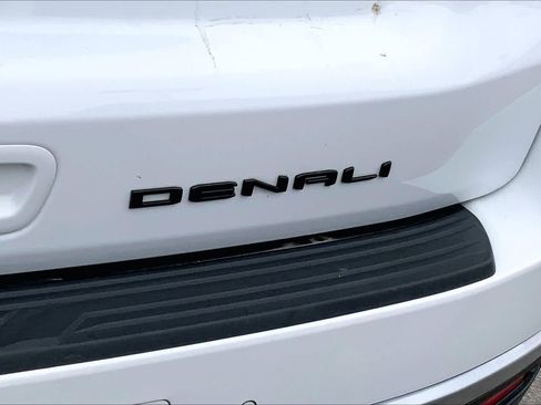 Used 2024 GMC Yukon XL Denali image 9