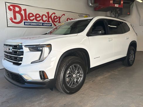 Used 2025 GMC Acadia Elevation image 2