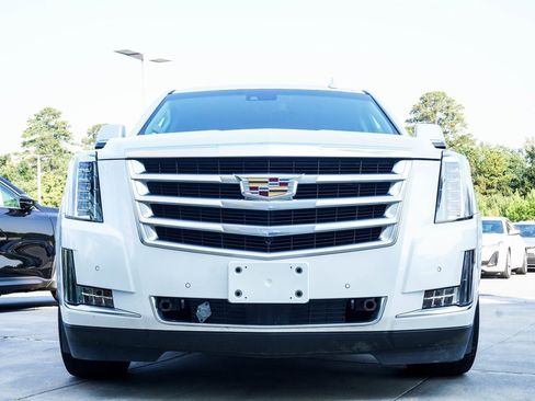 Used 2019 Cadillac Escalade ESV Premium Luxury image 6