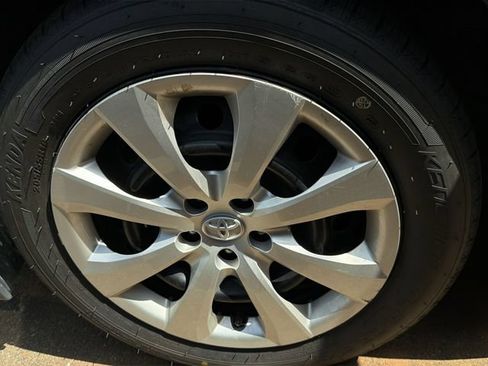 Used 2024 Toyota Corolla LE FWD image 11