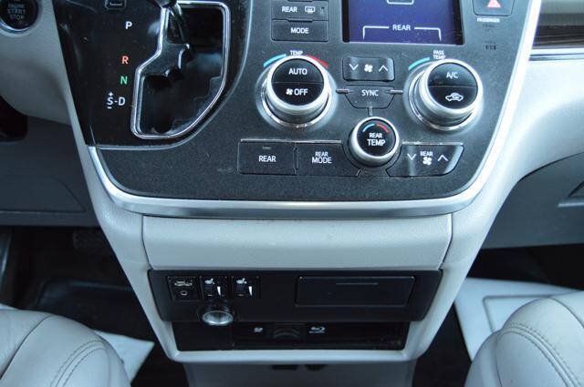 Used 2015 Toyota Sienna XLE Premium AWD/4WD image 27