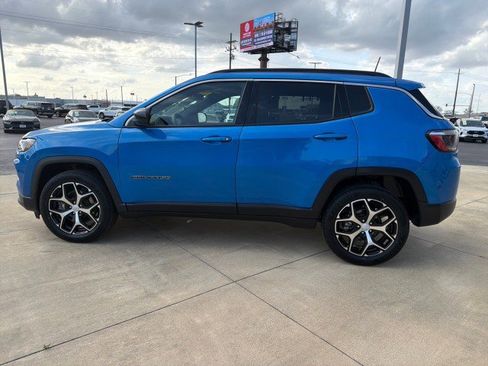 Used 2024 Jeep Compass Latitude AWD/4WD image 7