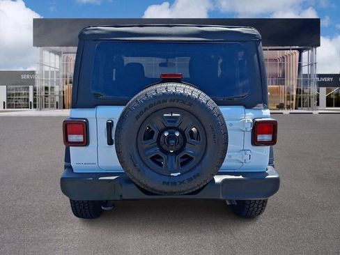 Used 2026 Jeep Wrangler Sport AWD/4WD image 5