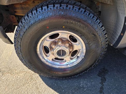 Used 2004 Ford Excursion XLT AWD/4WD image 10