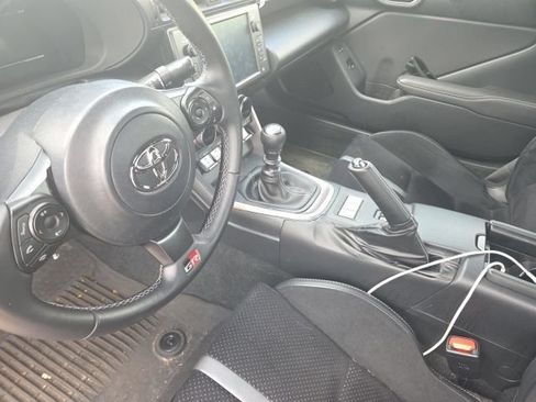 Used 2025 Toyota GR86 Premium w/ ALL Weather Mat Package (TMS) RWD image 11